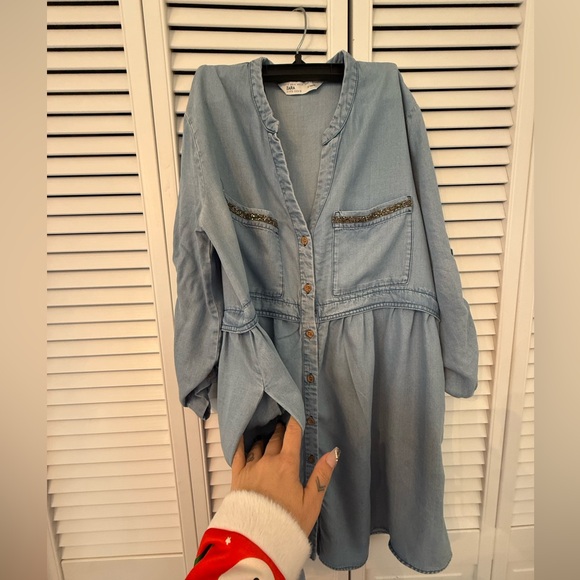 Zara Tencel denim shirt dress with beaded accents on the front pockets - Picture 4 of 6